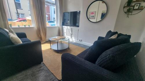 Cosy bright 4 bed house 11mins from Cardiff centre