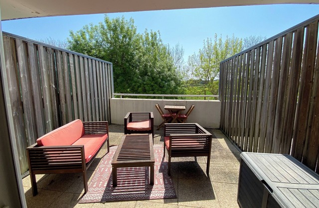 Cosy, bright studio 5 minutes from the beach