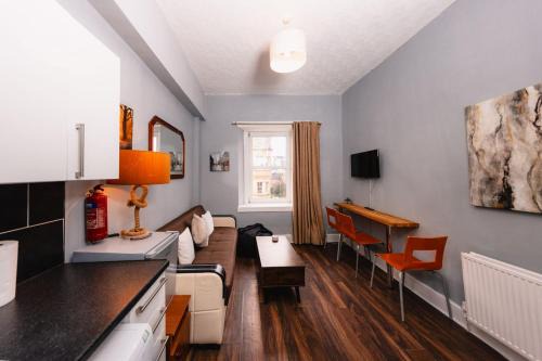 Cosy Central Apartment by the Meadows 10