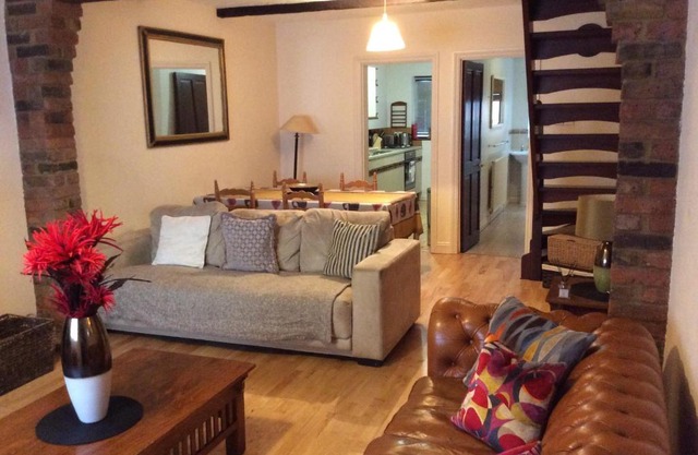 Cosy Central Windsor House Sleeps 4