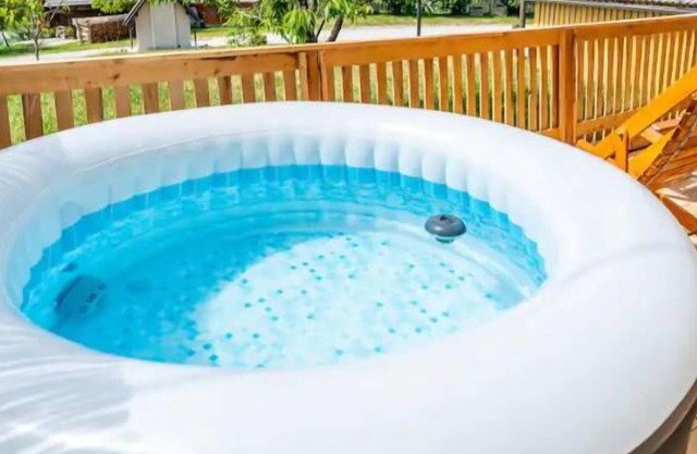 Cosy chalet Odyssey with private hot tub