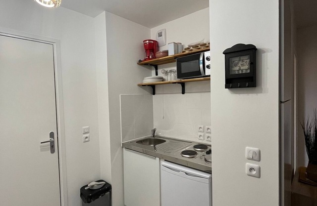 COSY, CHIC STUDIO 5KM FROM PARIS (NOISY-LE-SEC)