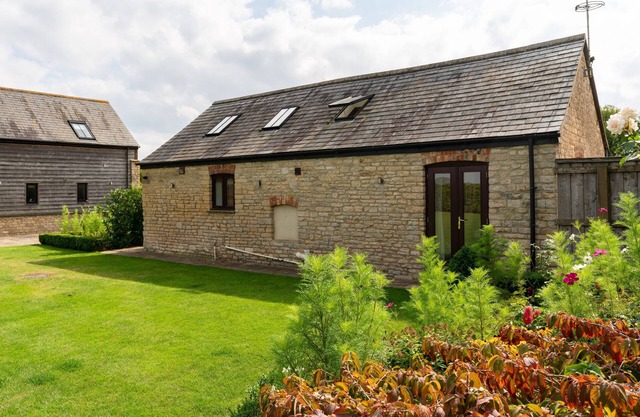 Cosy dog friendly holiday cottage for 2 near Witney - Coursehill Barn Annexe