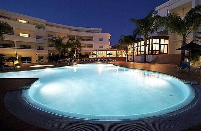 Cosy flat retreat near by beach with nice pateo and views