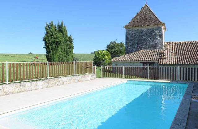 Cosy apartment in villa for 6 guests with pool, TV, terrace and panoramic view