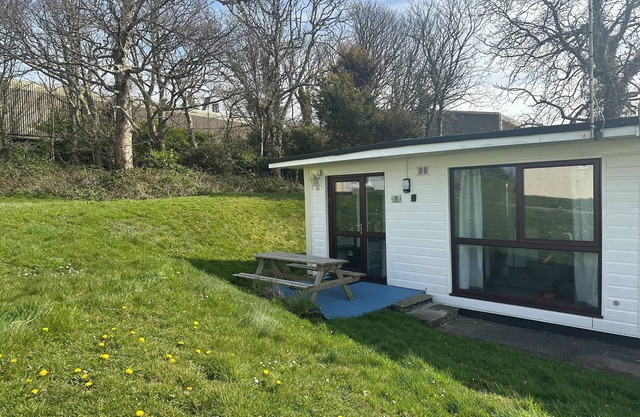 Cosy Holiday Park Chalet, Quiet Location, Child Friendly, Near Bude
