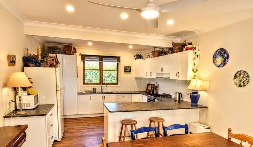 Cosy Kenna 4 Bed 2 Bath Family Home close to CBD