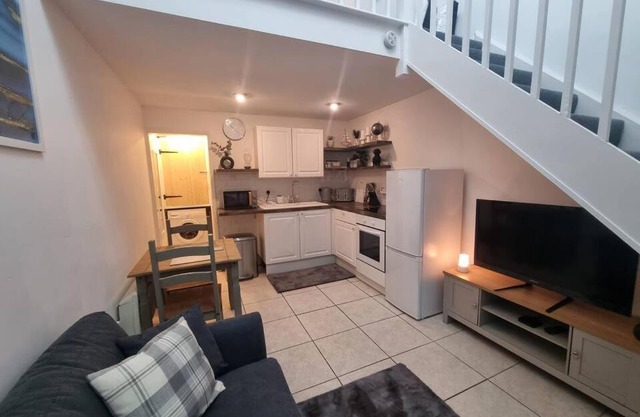 Cosy Moat House Cottage #6