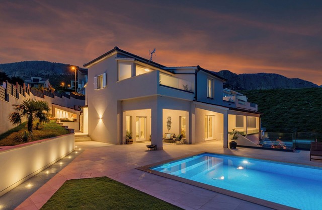Cosy modern villa with a heated pool close to Split