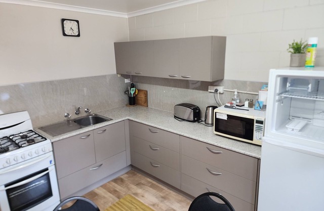 Cosy Nook Flat 1 - Disabled friendly, self-contained, well equipped holiday unit