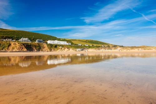 Cosy North Devon Thatched Cottage near beaches