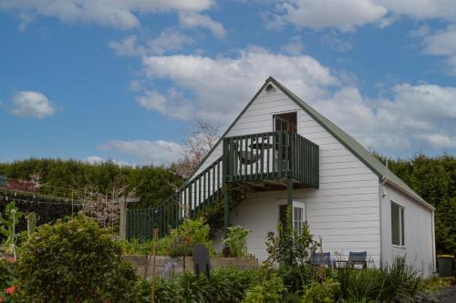 Cosy Orchard Loft - Breakfast included