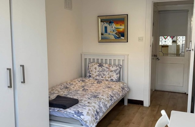 Cosy Single Room 1+Patio view,Mins to Underground, Close to Heart of London