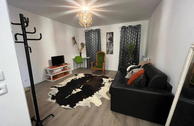COSY STUDIO 5KM FROM PARIS NEW