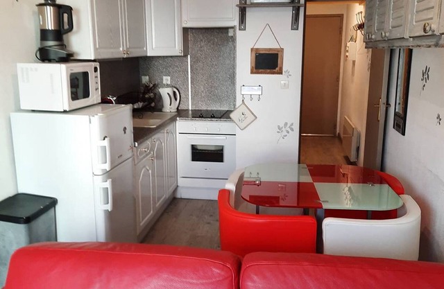 Cosy Studio Cabin in Central Bolquère, Terrace, Sleeps 4, Ski Locker, No Pets