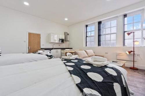 Cosy, Studio in Dudley with Netflix and Parking