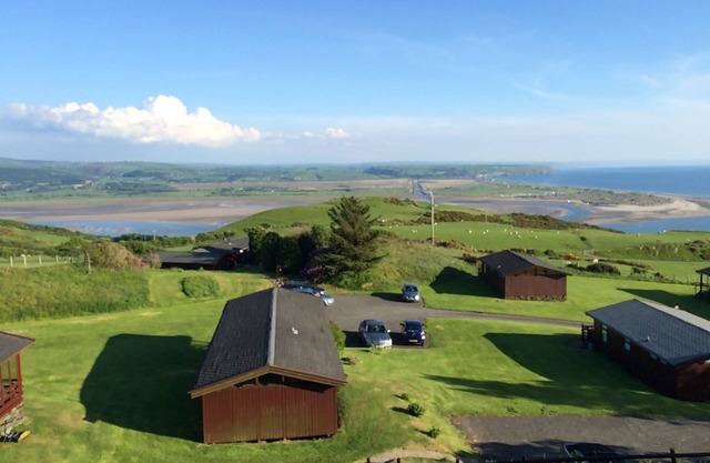 Cosy Swiss-Style Wooden Chalet in Aberdovey, Snowdonia with stunning sea views