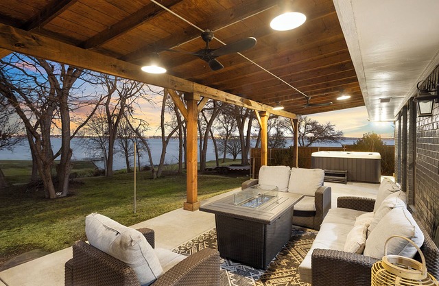 Cosy Waterfront Home