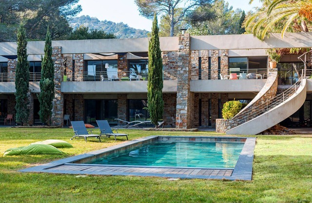 Cote d'Azur Contemporary Family Villa, Heated Pool