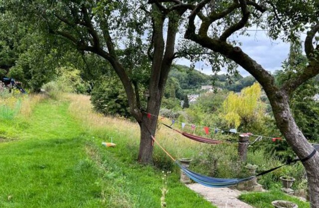 Cotswold's-2 Bedroom Cosy Lodge-Sleeps 6-Parking