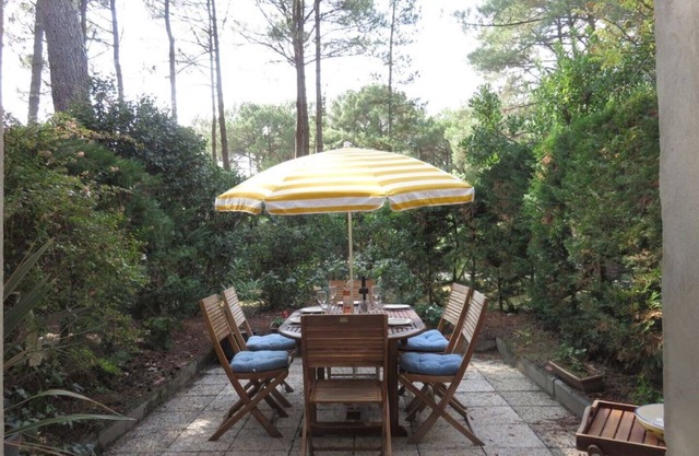 Cottage 2 Lovely peaceful Cottage on golf course, 5min from sea, surf and lake