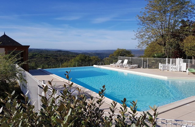 Cottage 4/6 people in a holiday village *** in Montignac Lascaux.