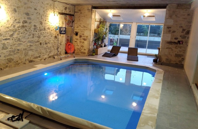 Cottage 90m2 indoor pool near Puy du Fou