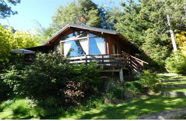 Cottage with private lake with the Nahuel Huapi