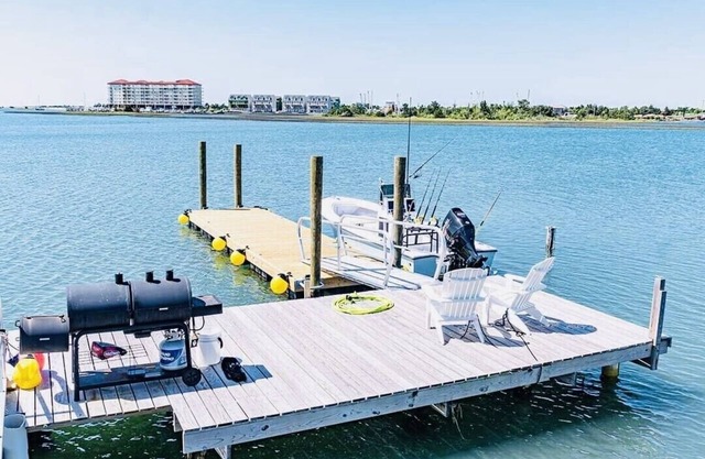 Cottage built over the water in Beaufort North Carolina!