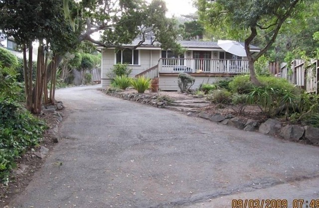 Cottage by the Sea....Lovely Views w/Lots of Peace & Quiet - Pet Friendly !!