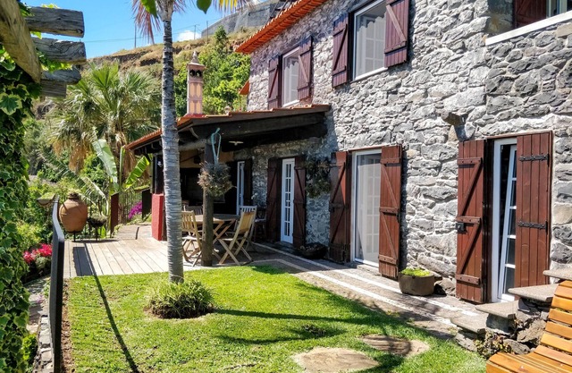 Cottage Calhau, family getaway with ocean view