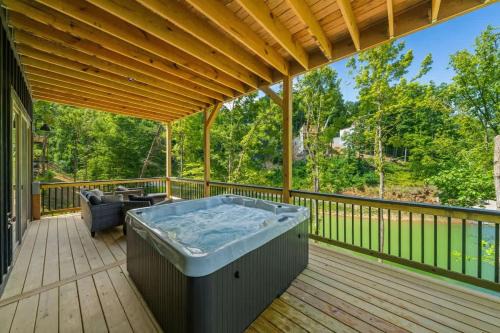 Cottage Cove Oasis - Lakefront with Hot Tub