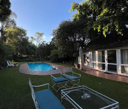 Cottage in Ferndale, Randburg with own pool