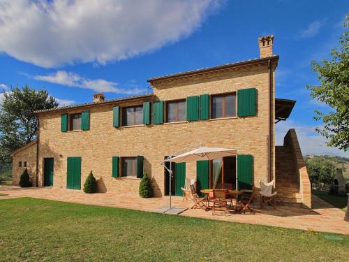 Cottage in Montelabbate with Pool & Forest