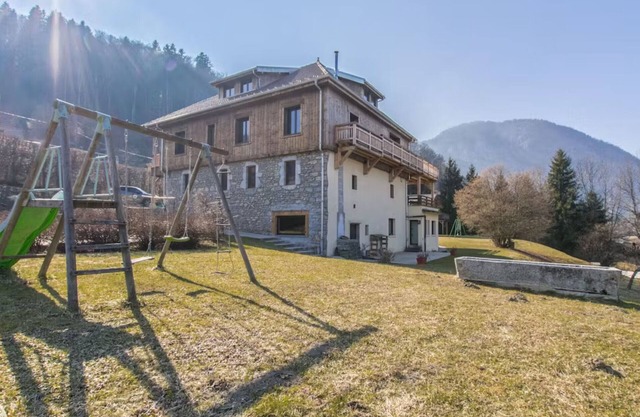 Cottage 'Leyetaz' with Lake View, Private Terrace and Wi-Fi