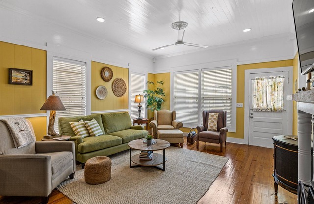 Cottage located steps away from downtown PSJ.