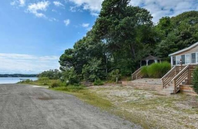 Cottage on Large Pond Access to Bass River Recently Updated Gazebo AC Wifi Dog Friendly