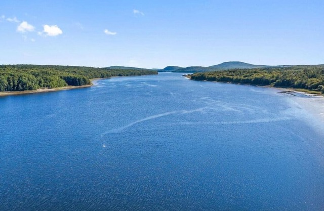 Cottage On the Cove - Gorgeous Waterviews by Acadia