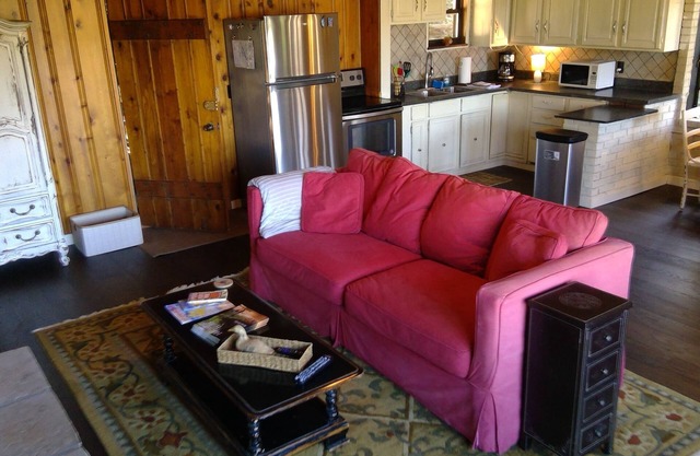 Cottage on the Lake. 10 steps from Lake Logan