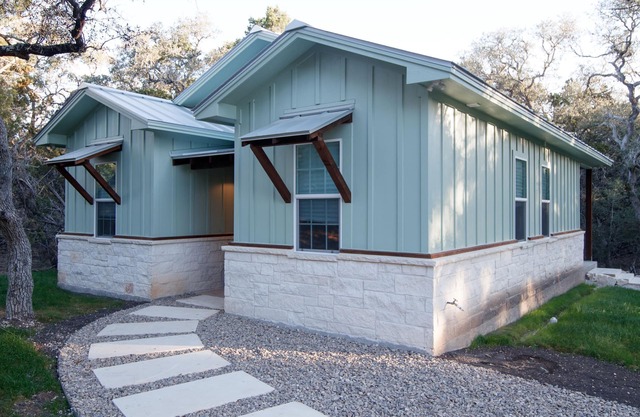Cottage on wooded acreage in Texas Hill Country. 5 miles from Wimberley.