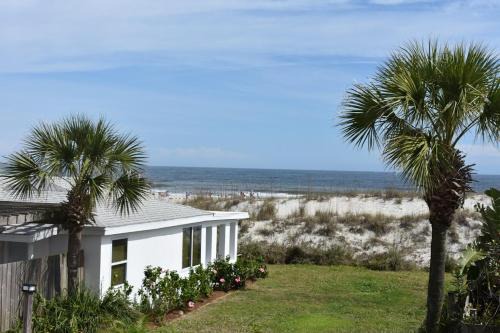 Cottage Three DIRECT OCEANFRONT Best Section of Beach - Steps to Beach -Walk to Restaurants
