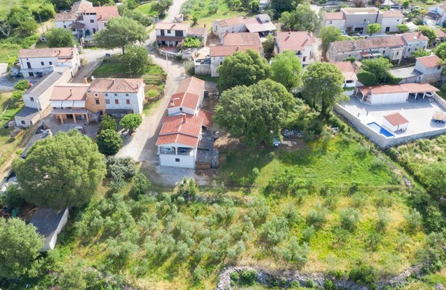 Cottage Vinkovic, for 4 to 5 persons, with covered terrace, BBQ and fenced yard
