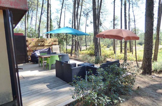 COTTAGE VUE LAC - Nature Village, Swimming pools, Sports and 2 bikes, near Beach