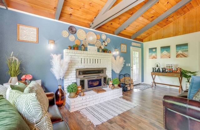 Cottage w/Fire Pit & Grill in Mi-Wuk Village!
