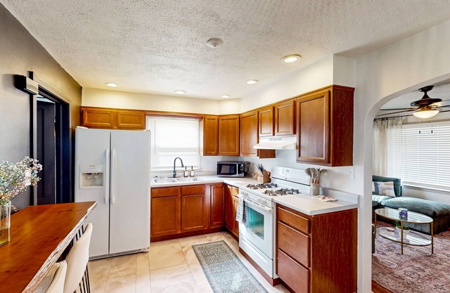 Cottage with front porch, fenced yard, washer/dryer, & AC - convenient location