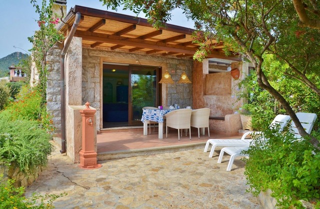 Cottage with garden and barbecue 100 m from the sea
