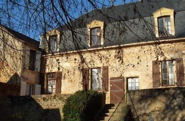 Cottage with pool and garden, can accommodate 6 people, 2 bedrooms