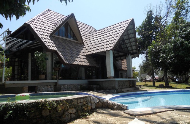 Cottage with pool in the hill, immersed in tropical quiet