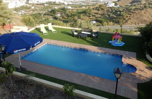 Cottage with private pool just 2 km from the beach and the village.
