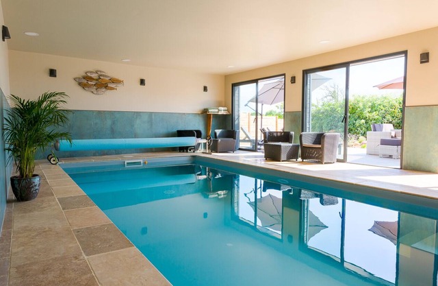 Cottage with private indoor heated swimming pool, 70 m²